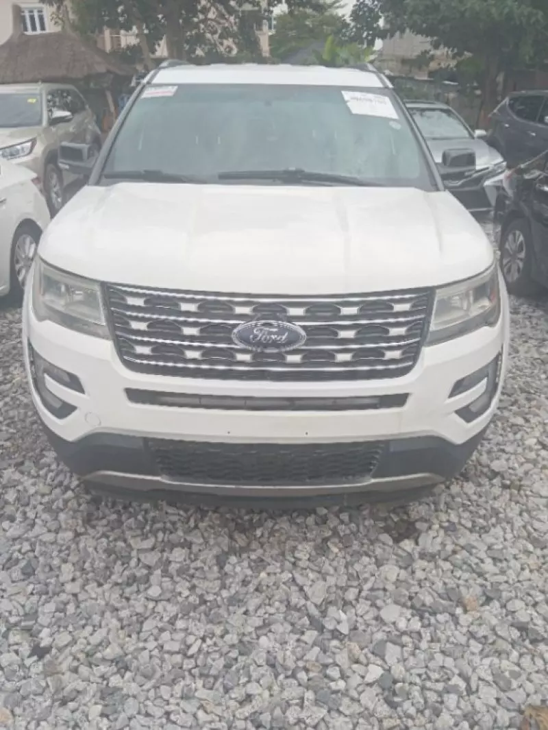 Ford Explorer   - 2017