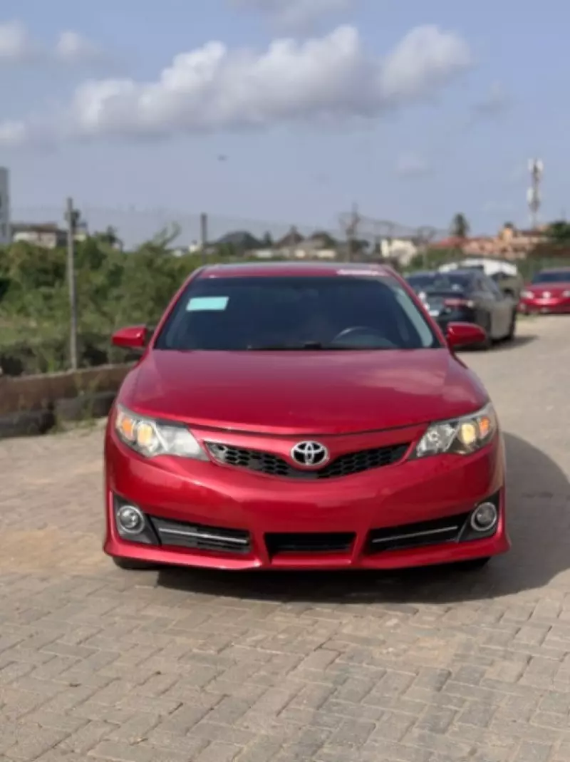 Toyota Camry   - 2013