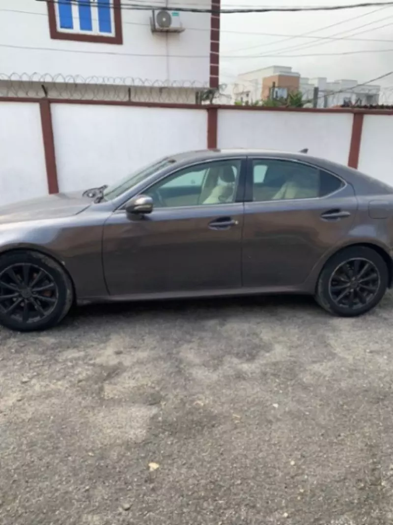 Lexus IS 250   - 2010