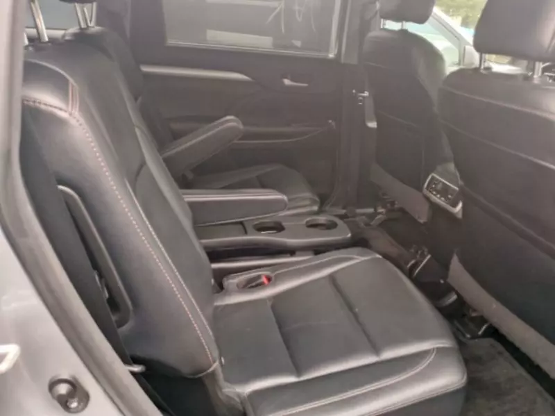 Toyota Highlander   - 2016