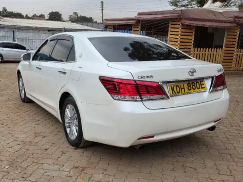 Toyota Crown   - 2015