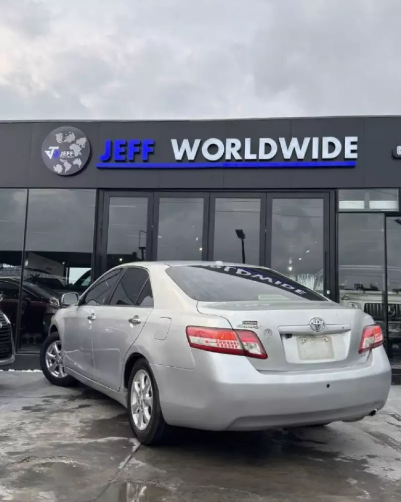 Toyota Camry   - 2010