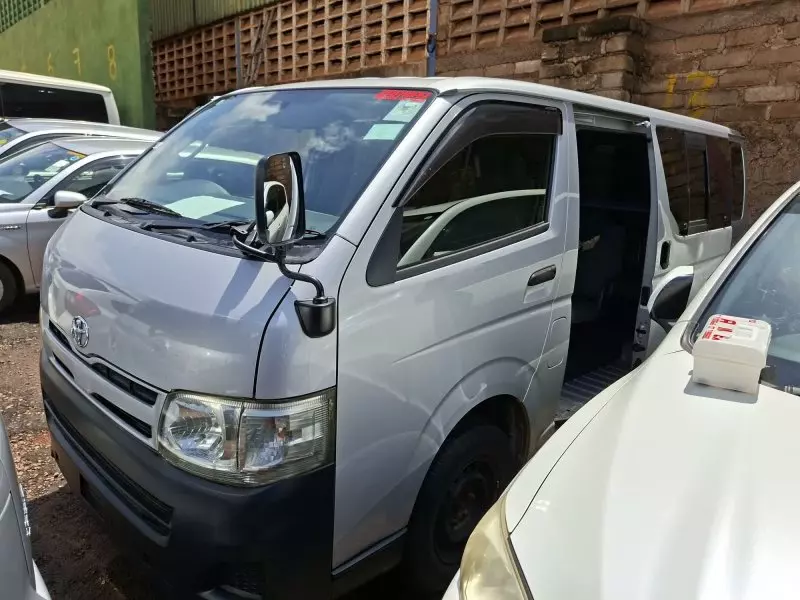 Toyota Hiace   - 2013