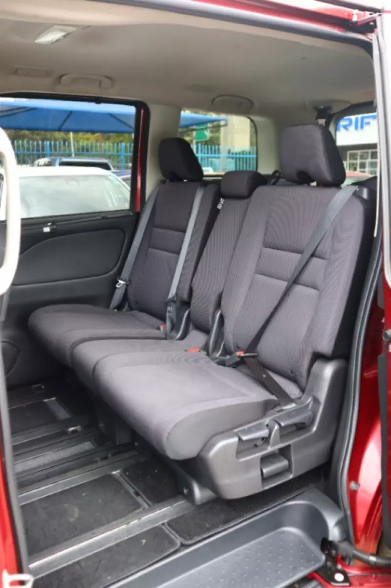 Nissan Serena   - 2017