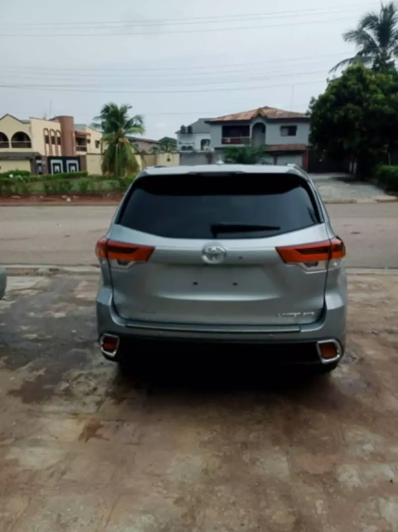 Toyota Highlander   - 2016