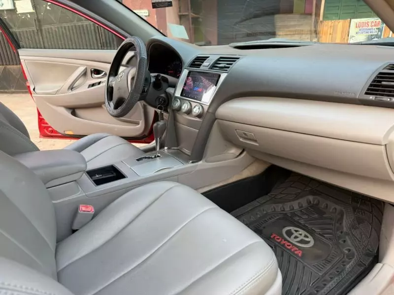 Toyota Camry   - 2011