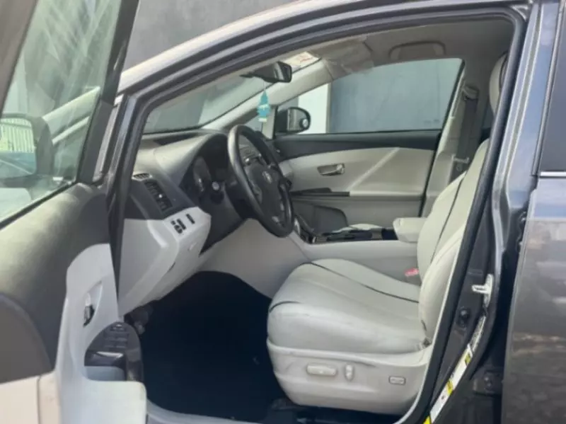 Toyota Camry   - 2010