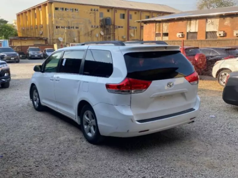 Toyota Sienna   - 2013