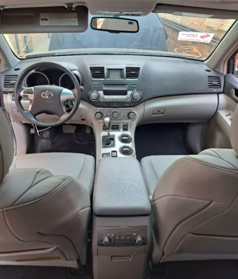 Toyota Highlander   - 2010