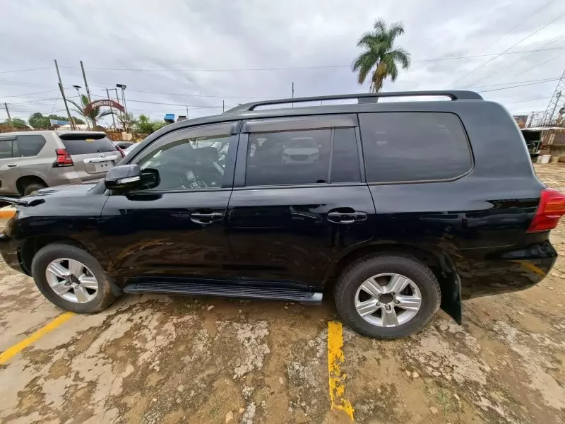 Toyota Landcruiser  V8   - 2013