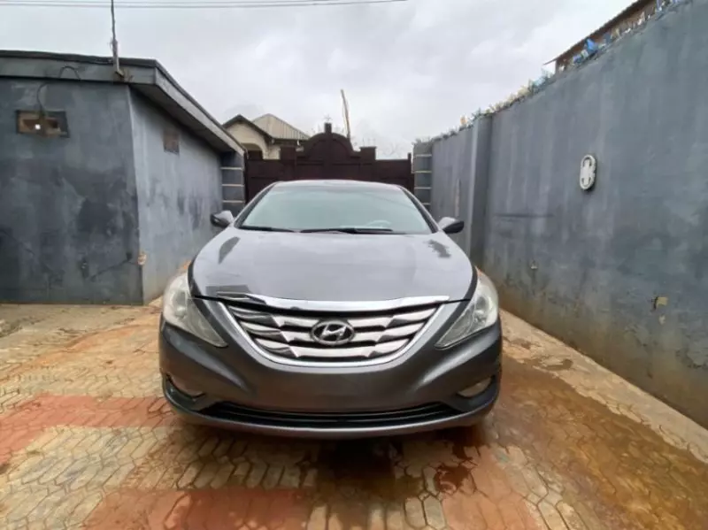 Hyundai Sonata   - 2011