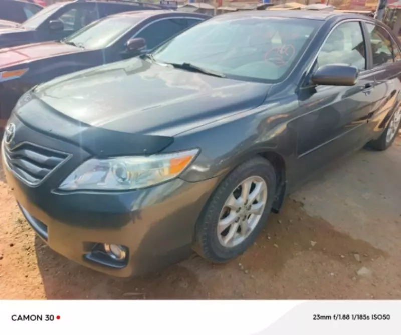 Toyota Camry   - 2010
