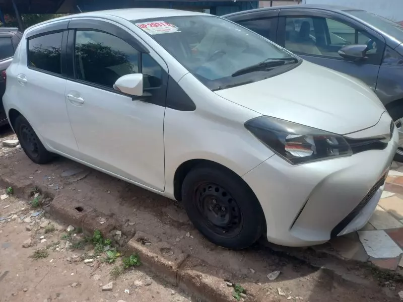 Toyota Vitz   - 2015
