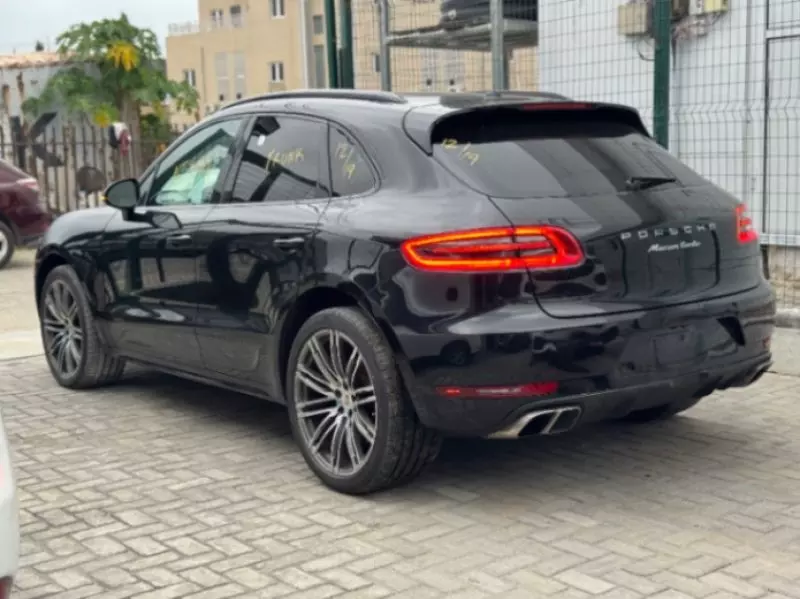 PORSCHE Macan   - 2015