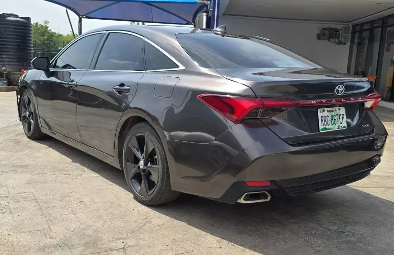 Toyota Avalon   - 2019
