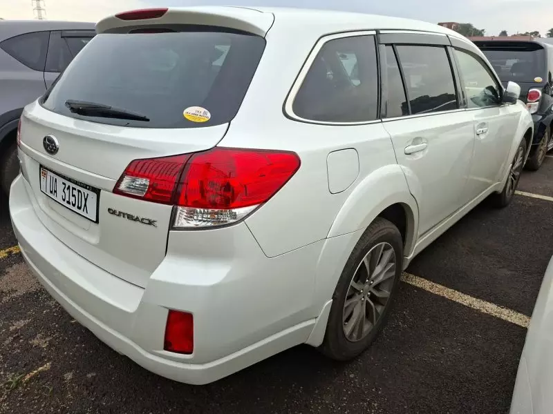 Subaru Outback   - 2015