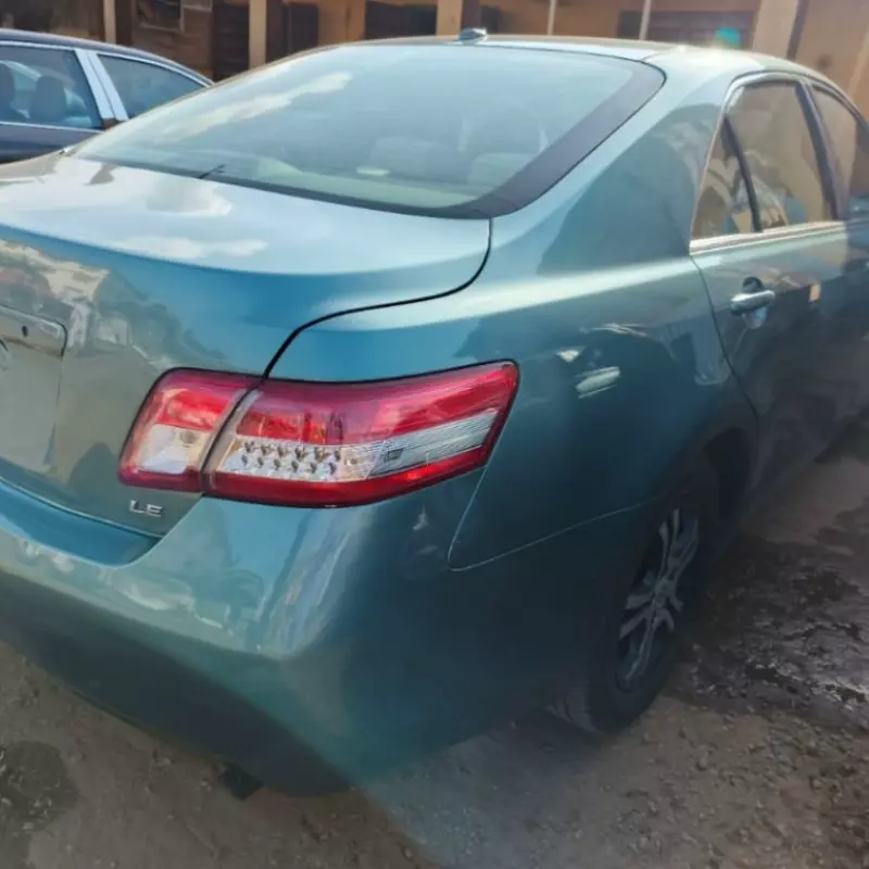Toyota Camry   - 2011
