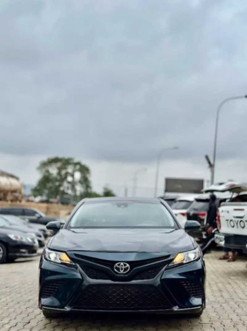 Toyota Camry   - 2018