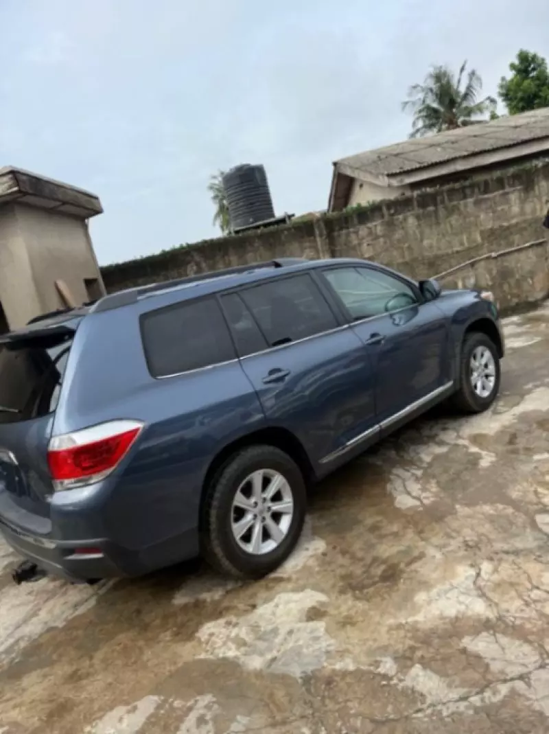 Toyota Highlander   - 2013