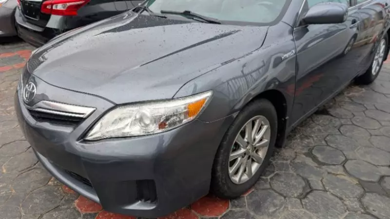 Toyota Camry   - 2010