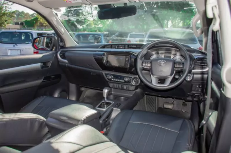 Toyota Hilux   - 2020