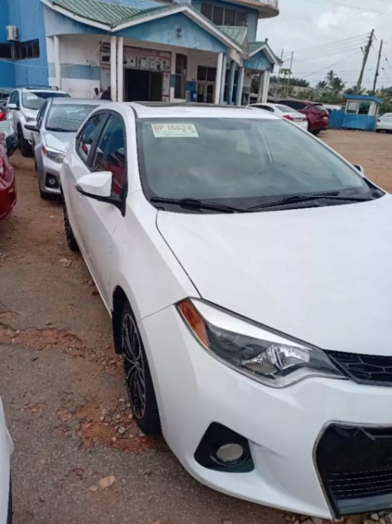 Toyota Corolla   - 2016