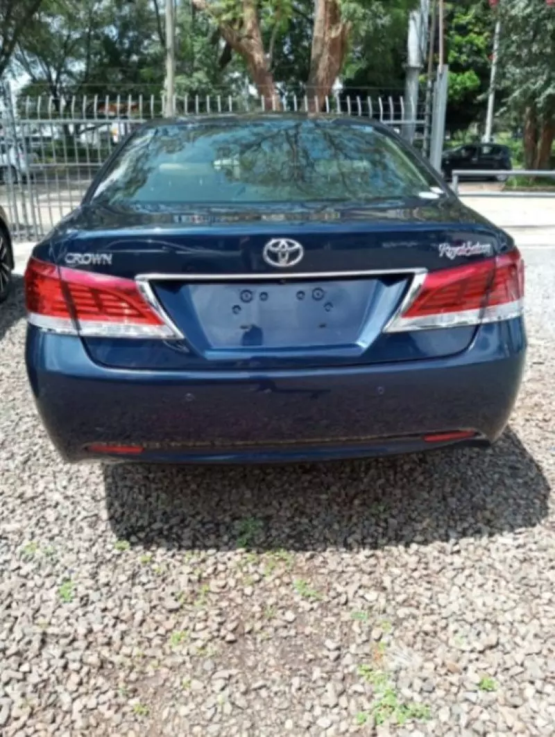 Toyota Crown   - 2015