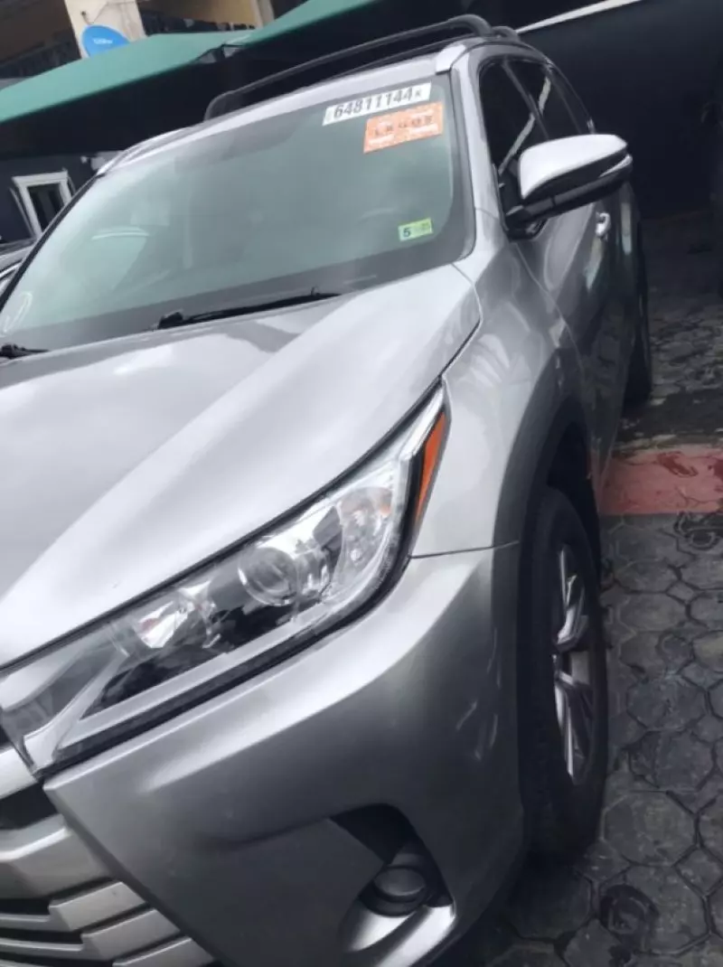 Toyota Highlander   - 2015