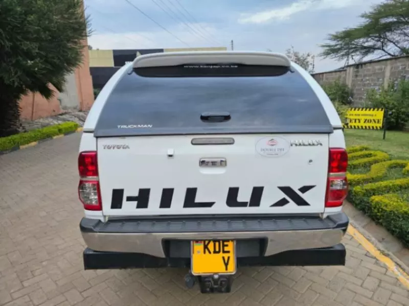 Toyota Hilux   - 2014