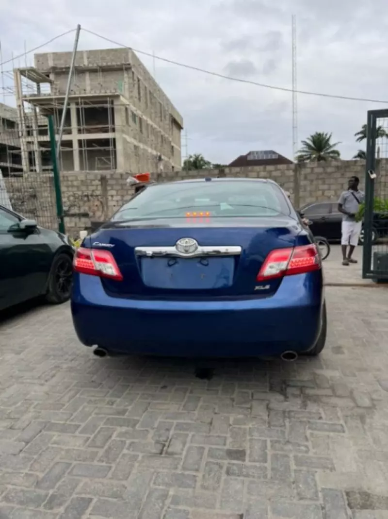 Toyota Camry   - 2012