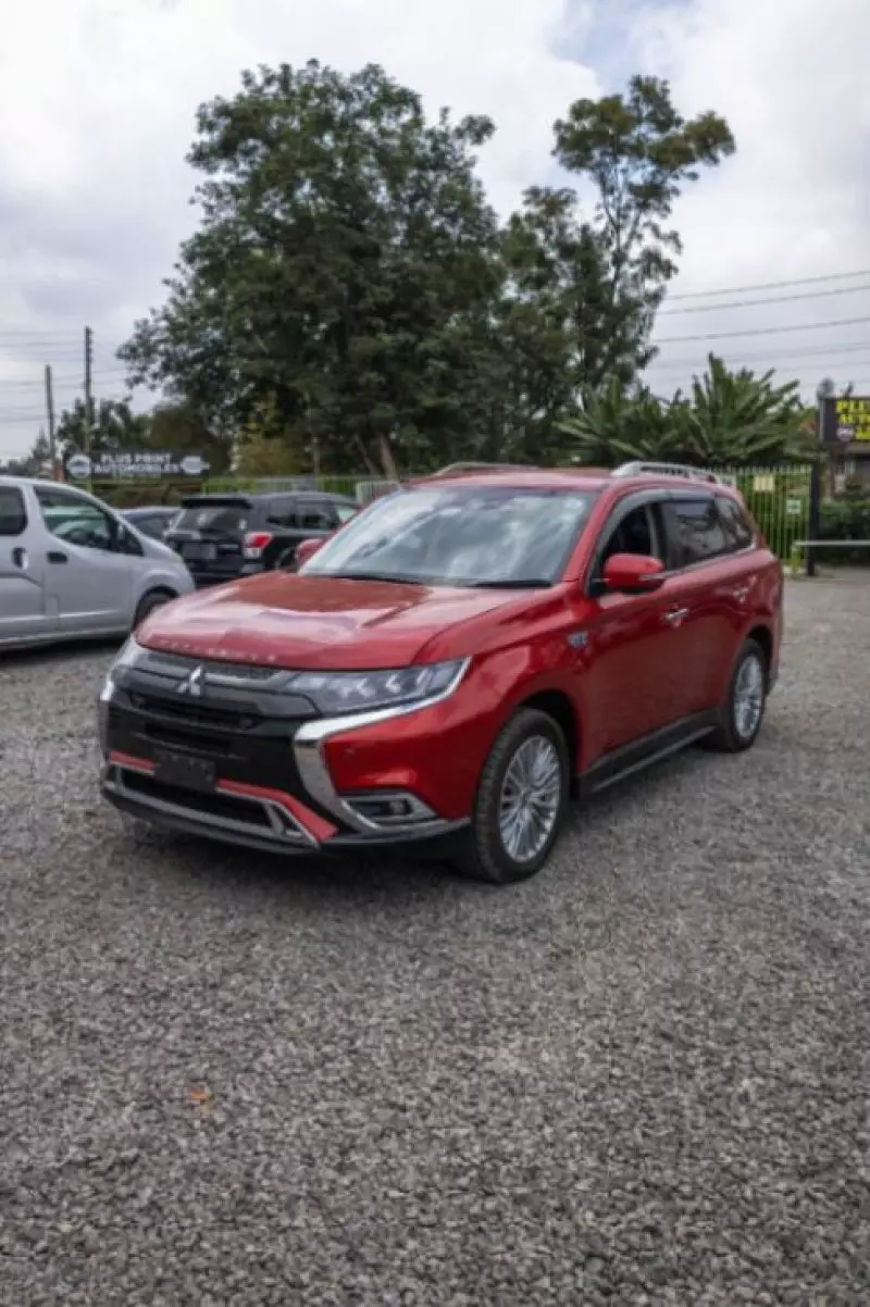 Mitsubishi Outlander hybrid    - 2019