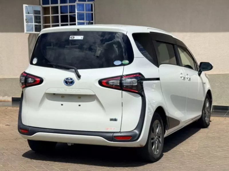 Toyota Sienta Hybrid    - 2018