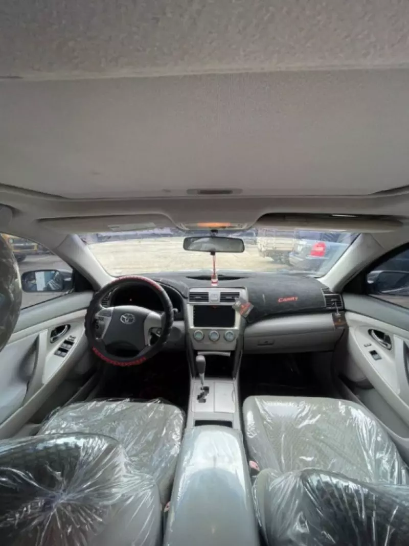 Toyota Camry   - 2009