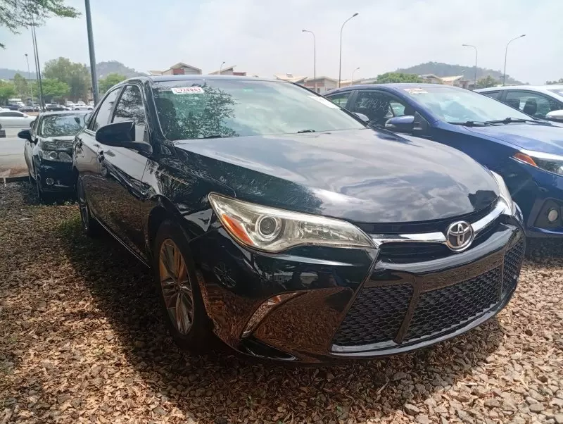 Toyota Camry   - 2016