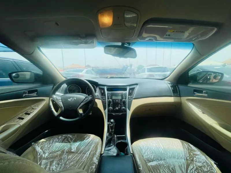 Hyundai Sonata   - 2012