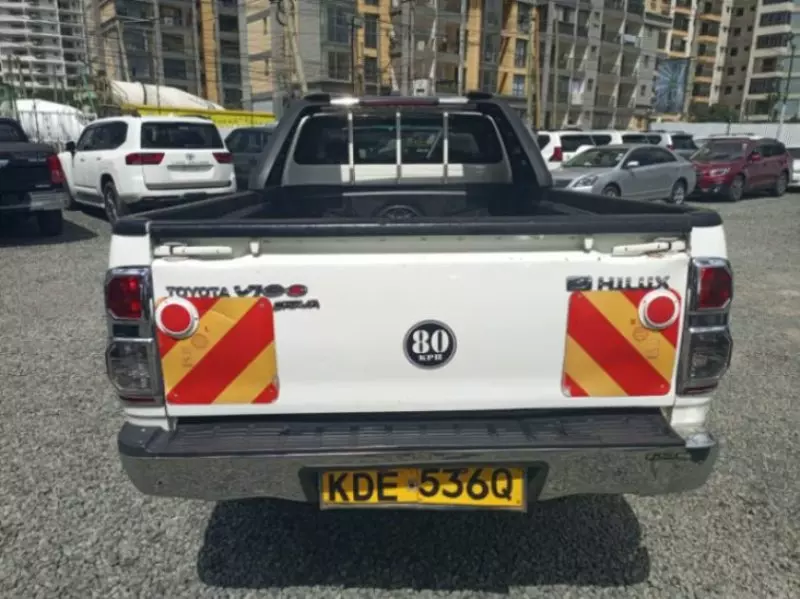 Toyota Hilux   - 2014