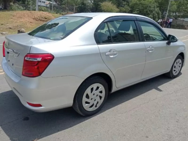 Toyota Axio    -