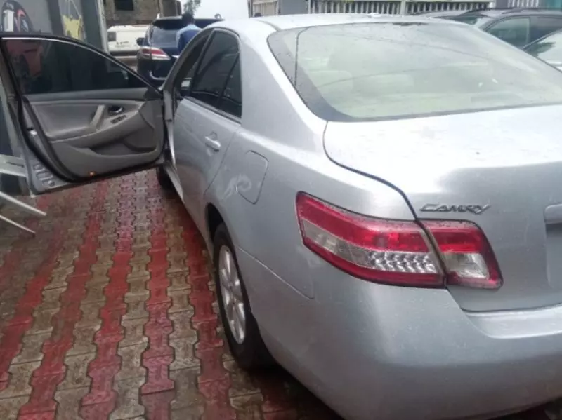 Toyota camry   - 2011