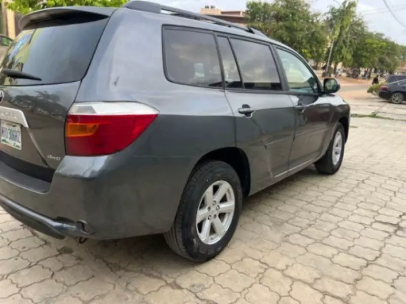 Toyota Highlander   - 2010