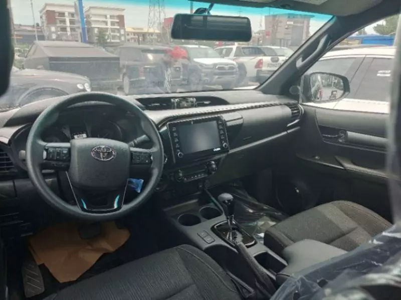 Toyota Hilux   - 2025