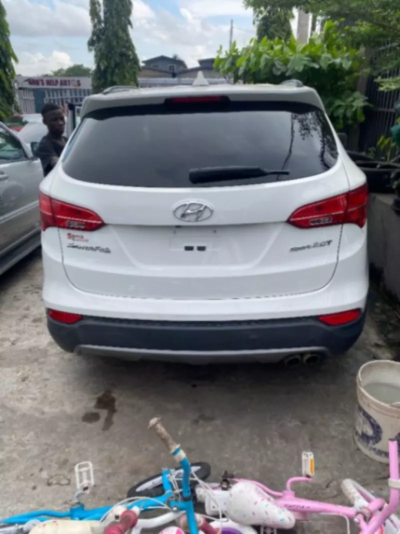 Hyundai Santa FE   - 2013