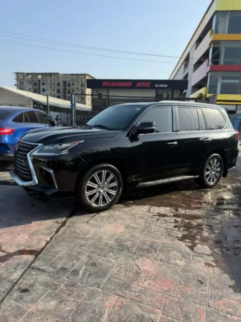 Lexus LX