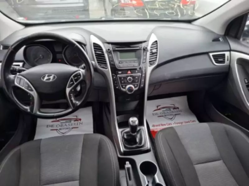 Hyundai Elantra   - 2013