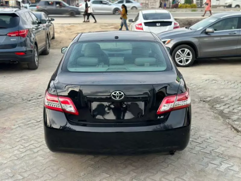 Toyota Camry   - 2011