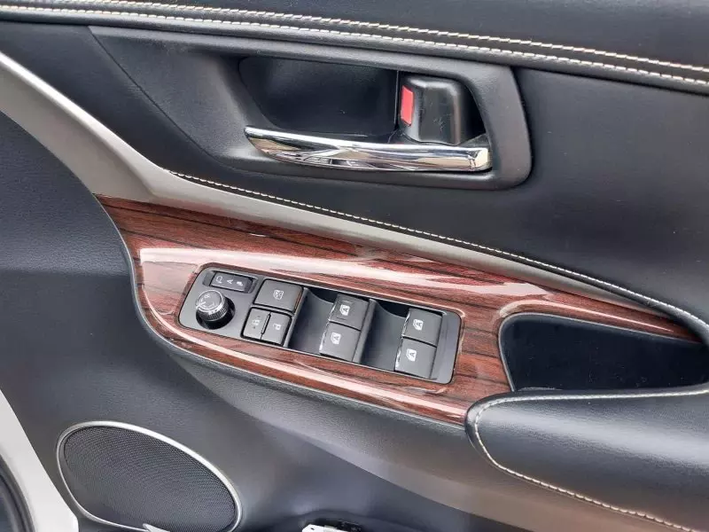 Toyota Harrier   - 2017