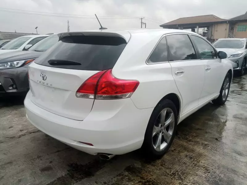 Toyota Venza   - 2011