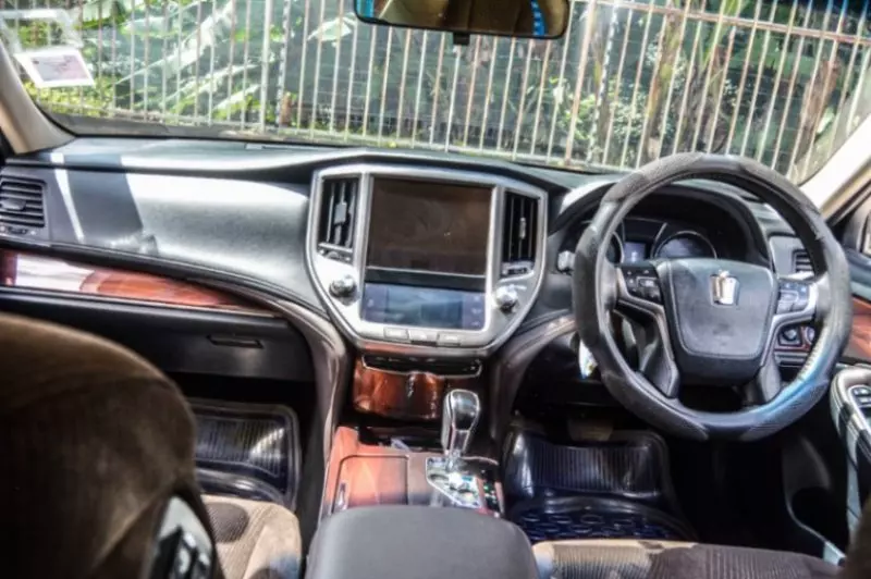Toyota Crown   - 2012