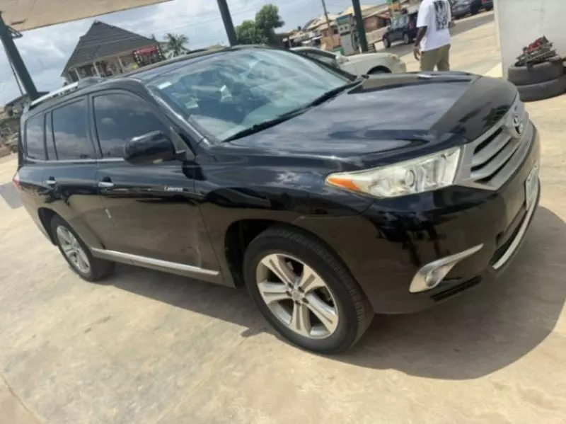 Toyota Highlander   - 2012