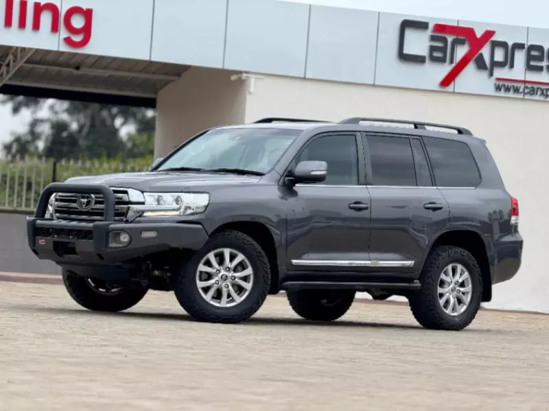 Toyota Landcruiser  V8   - 2018