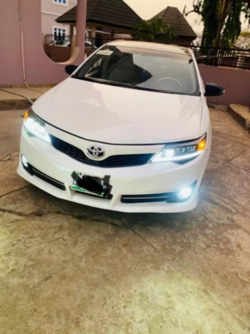 Toyota Camry   - 2012